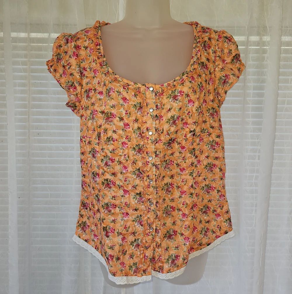 Roper Floral Button-Front Scoop Neck Blouse